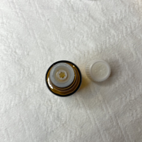 25 Young Living EMPTY Essential Oil Bottles 15 ml 5 ml and smaller - Picture 2 of 7